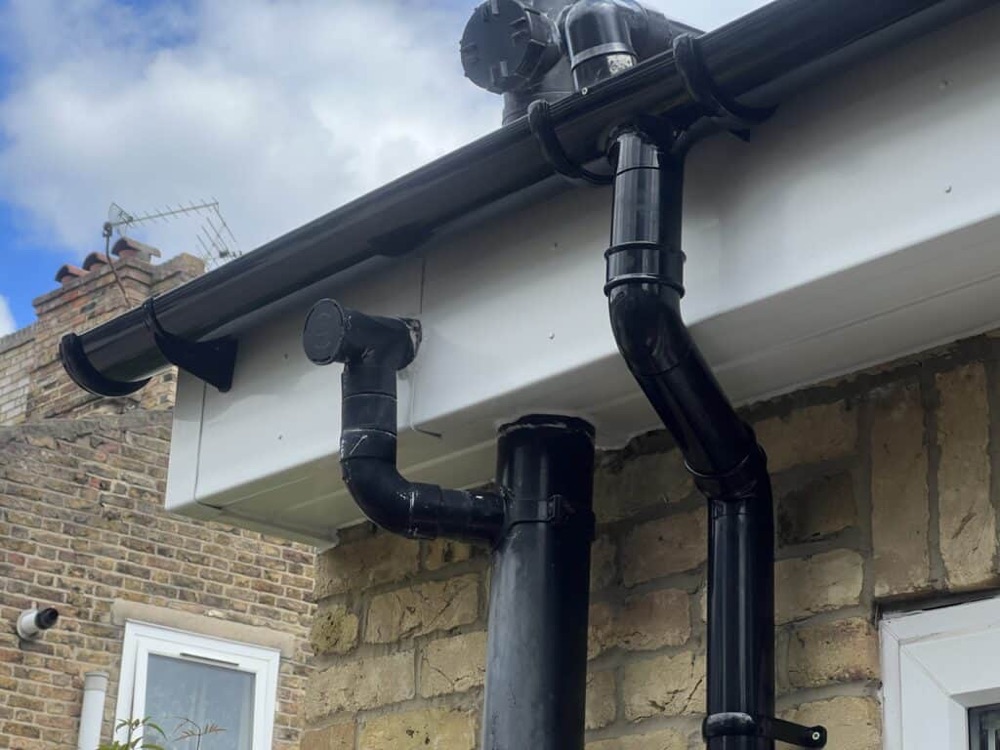 Guttering and connected downpipe